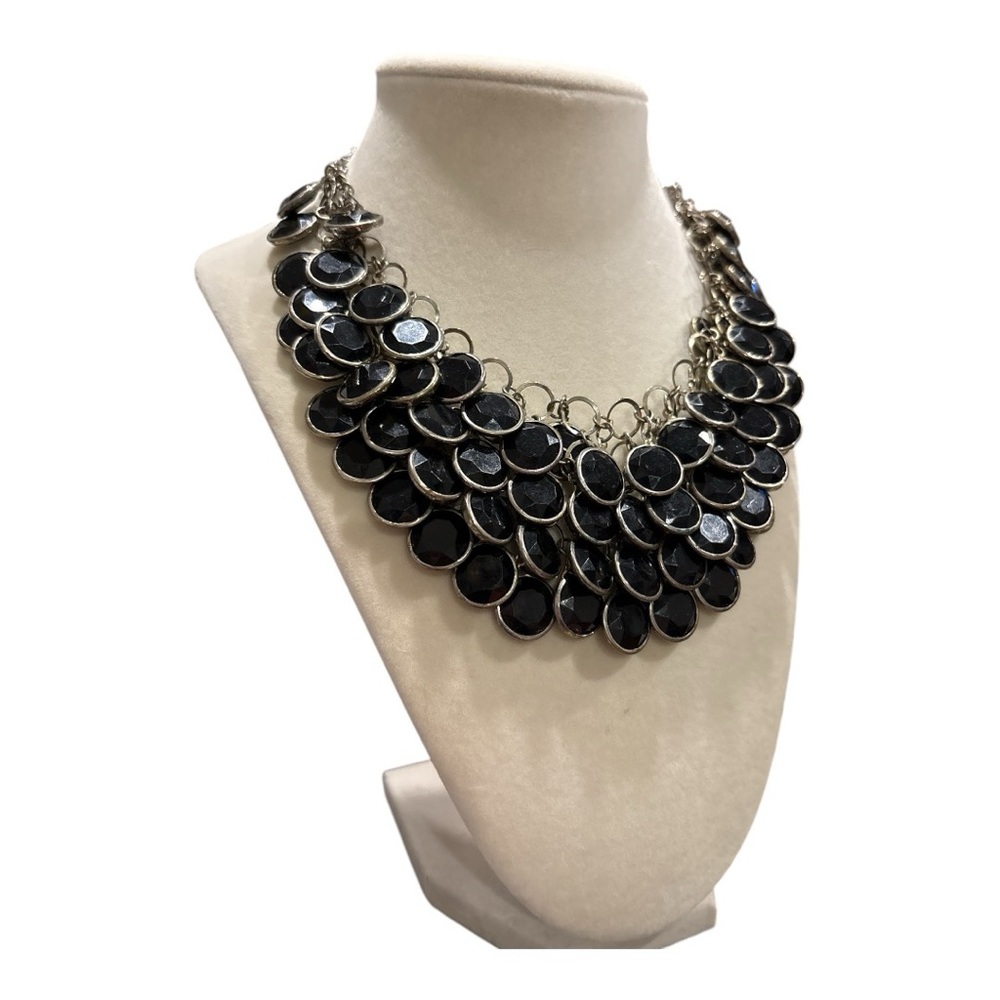 Silver chain bib necklace w/black faceted jewels rimmed in silver. J25